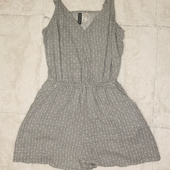 Grey and White H&M Patterned Romper - Picture 1 of 5
